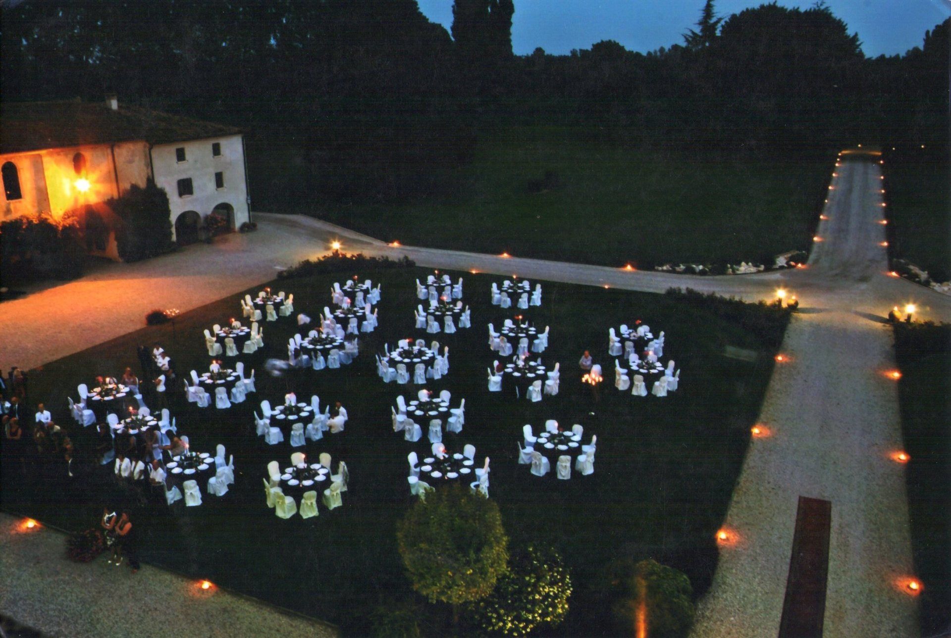 allestimento di cerimonia in giardino