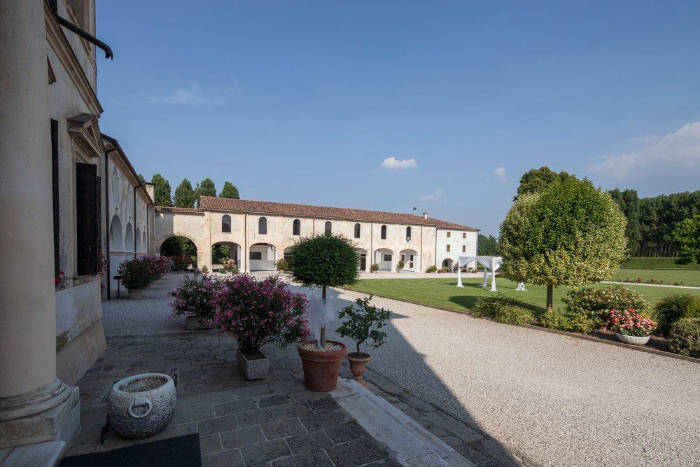 villa storica con ampio parco per organizzazione di eventi