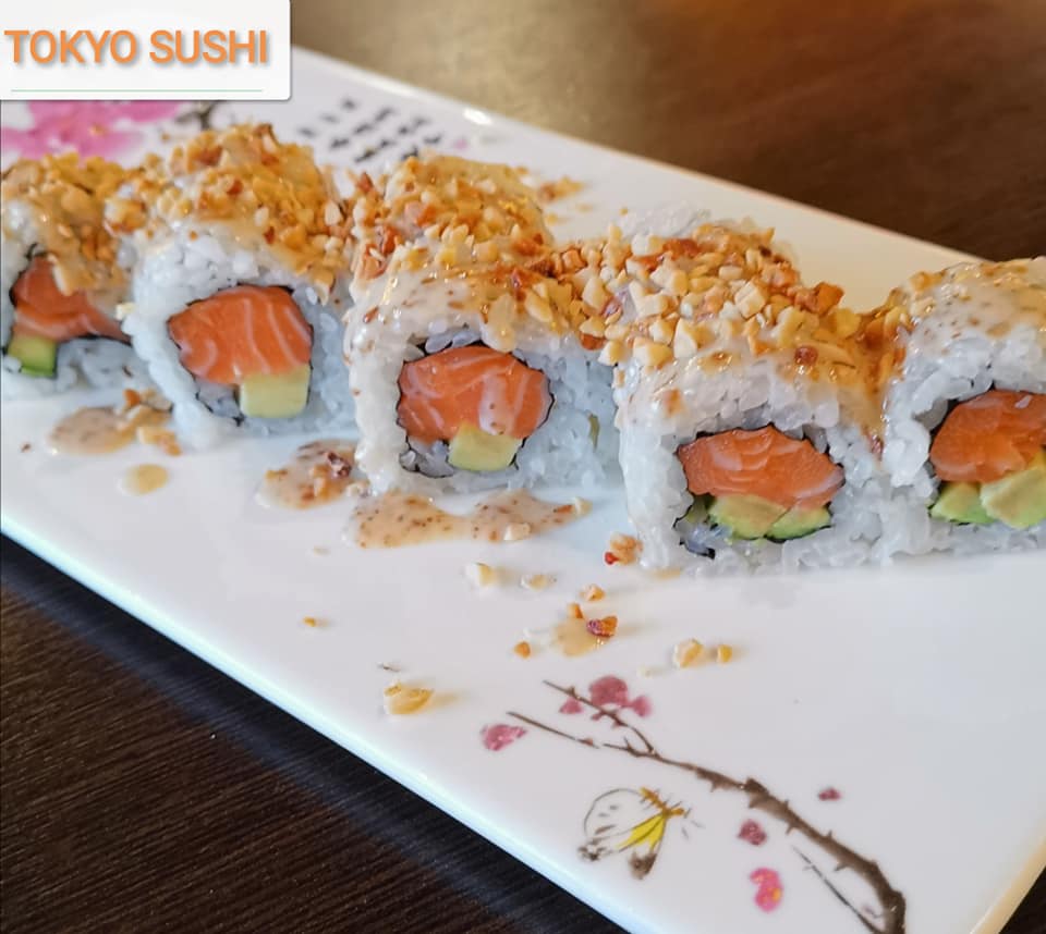 uramaki al salmone in un ristorante giapponese a Bari all you can eat