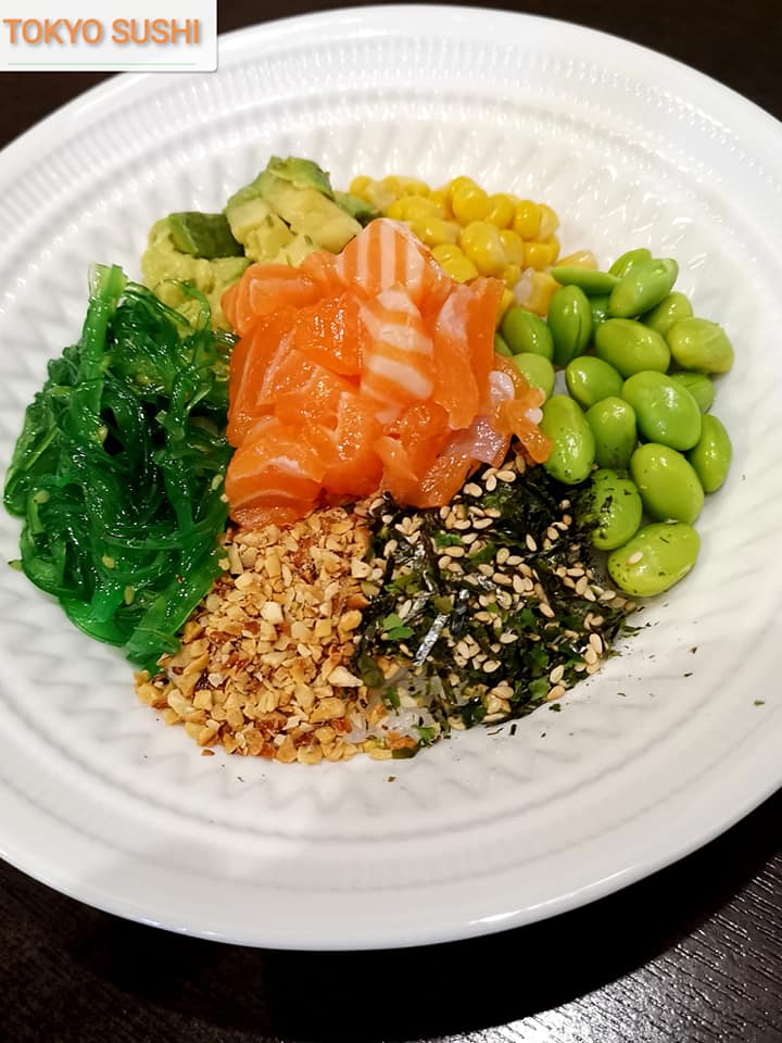 poke con salmone ed edamame in un ristorante giapponese a Bari all you can eat