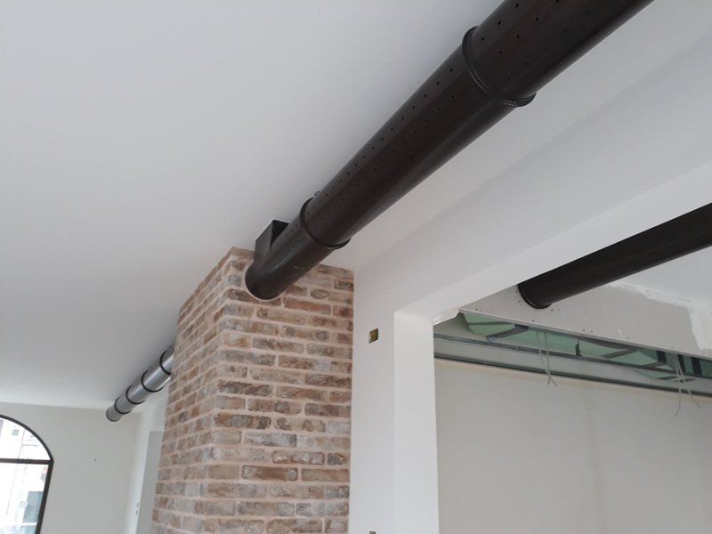 casa con canalizzazioni per aria a sezione circolare