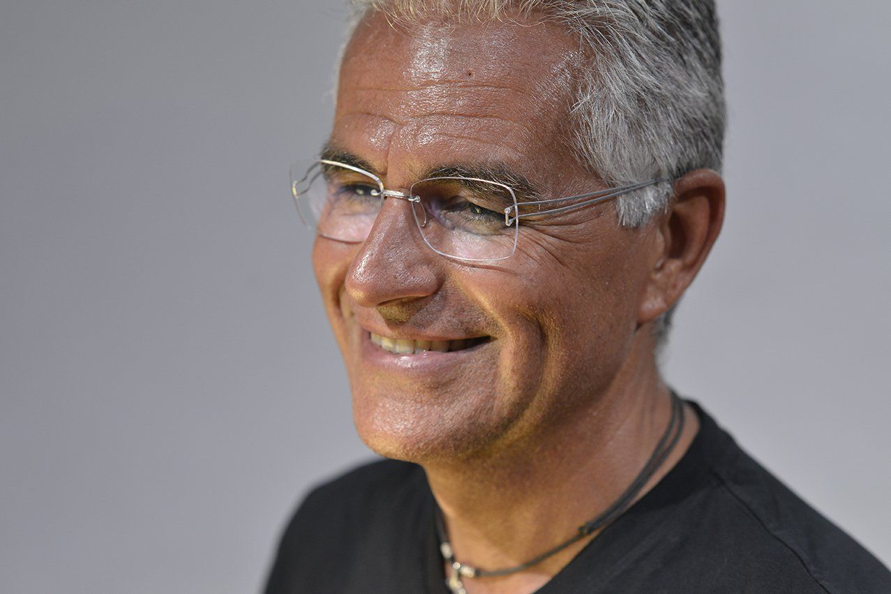 light rimless frame