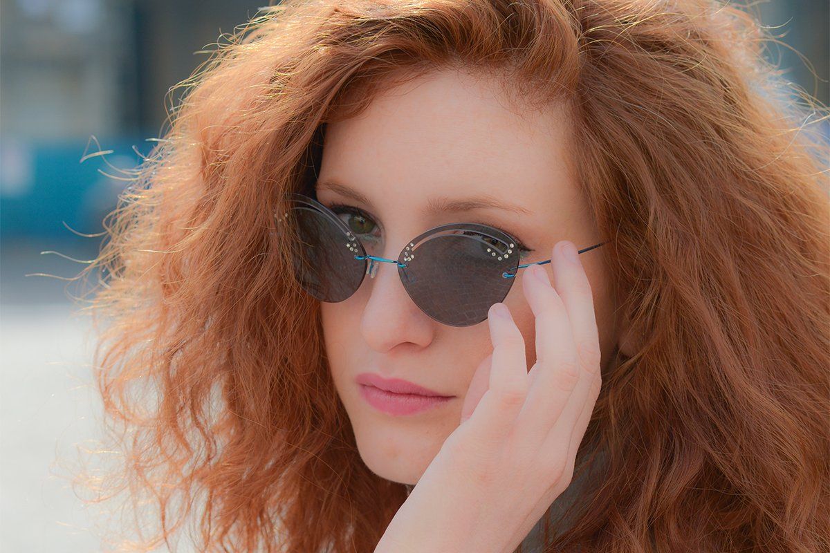 light frameless glasses
