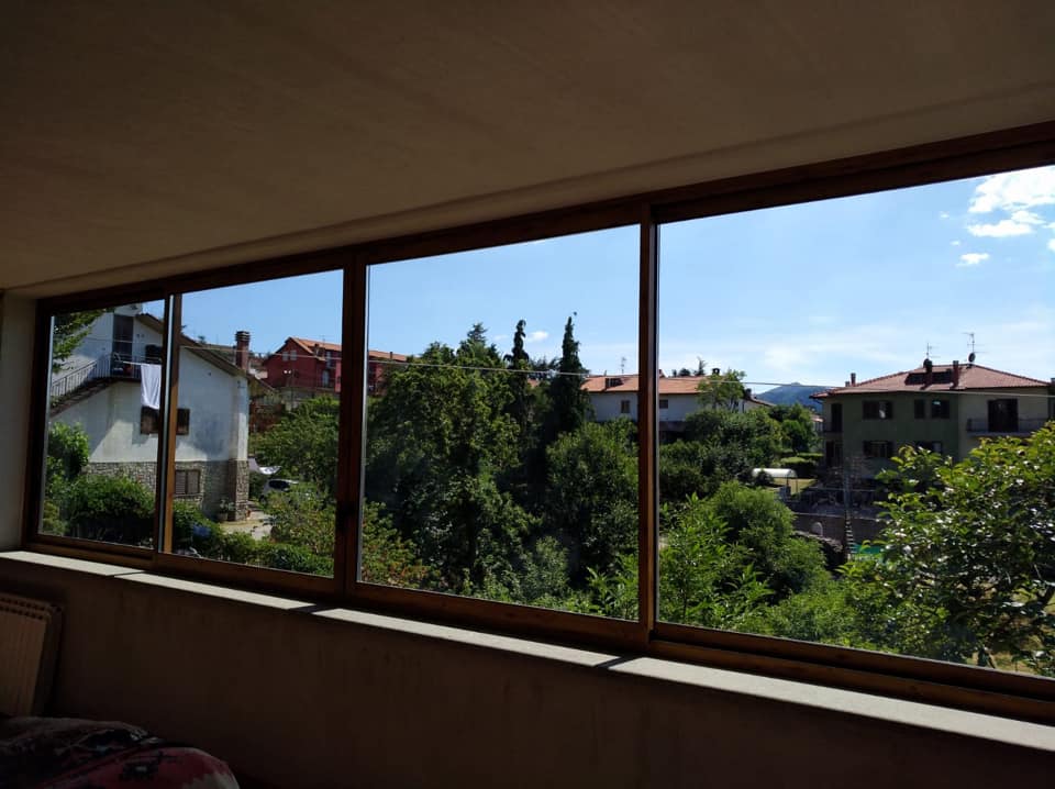 finestre dall'interno di un'abitazione