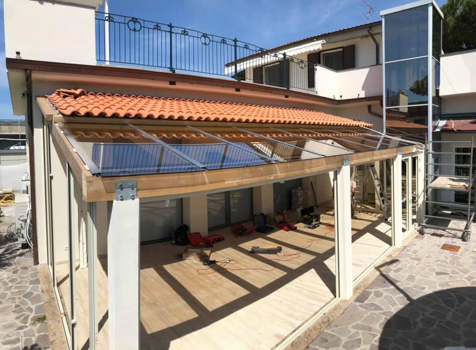 tettoia in una casa privata