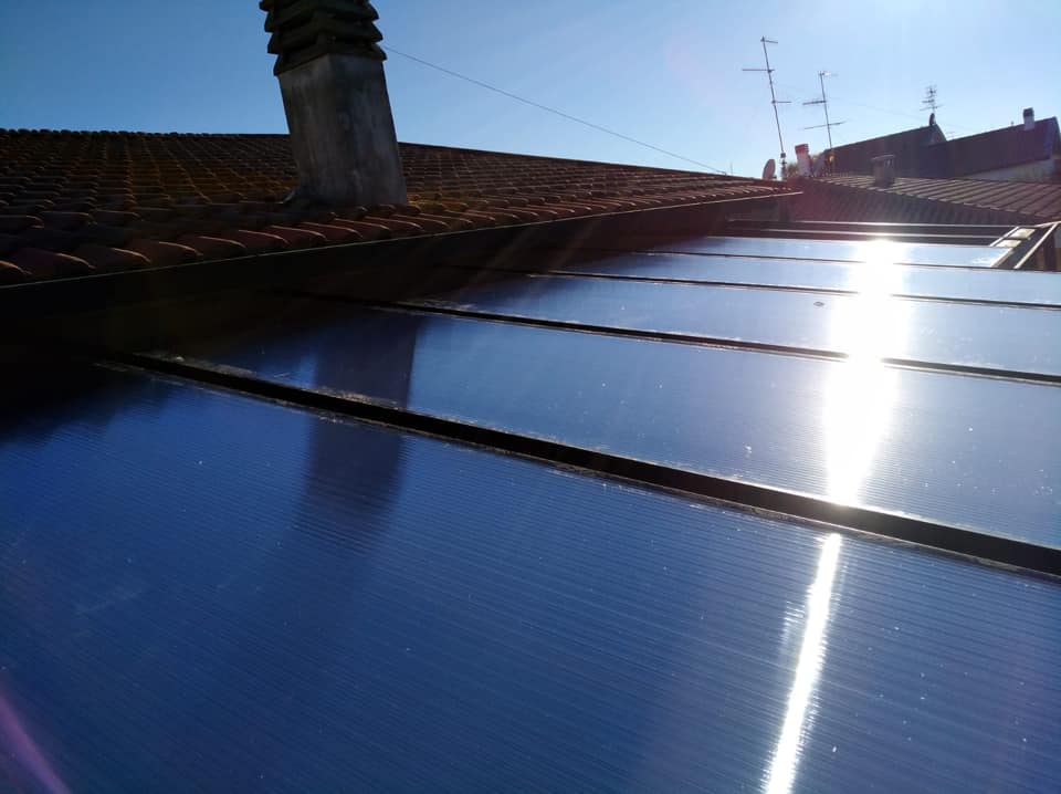 particolare di una tettoia in PVC