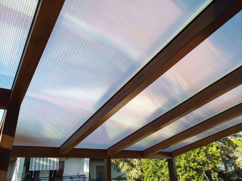 tettoia in PVC in una veranda privata