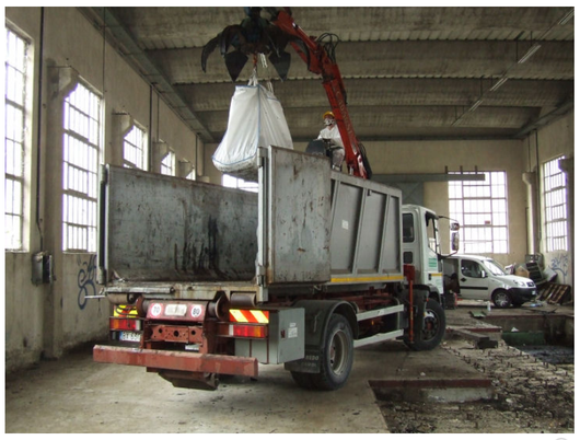 camion a lavoro