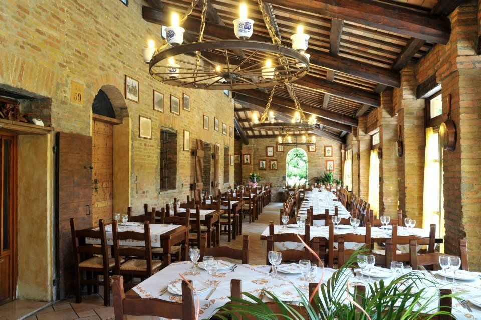 trattoria con arredi rustici
