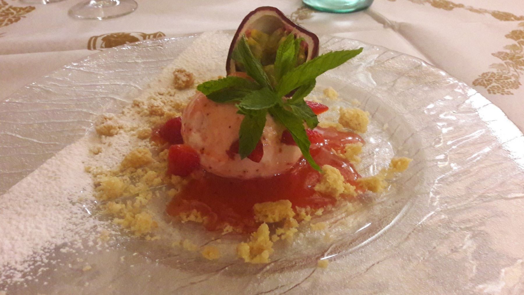 dessert al frutto della passione e menta