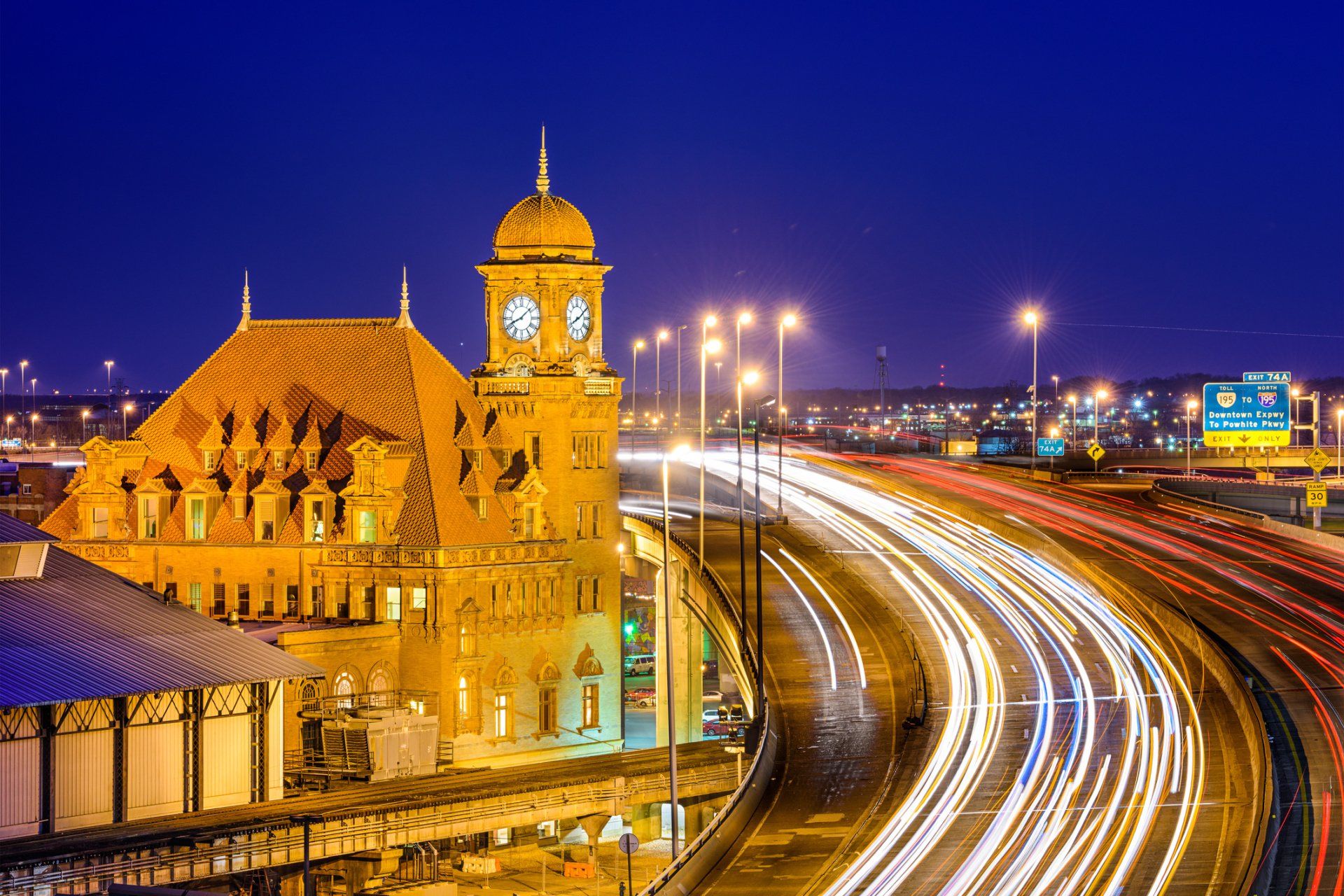 city scene at night