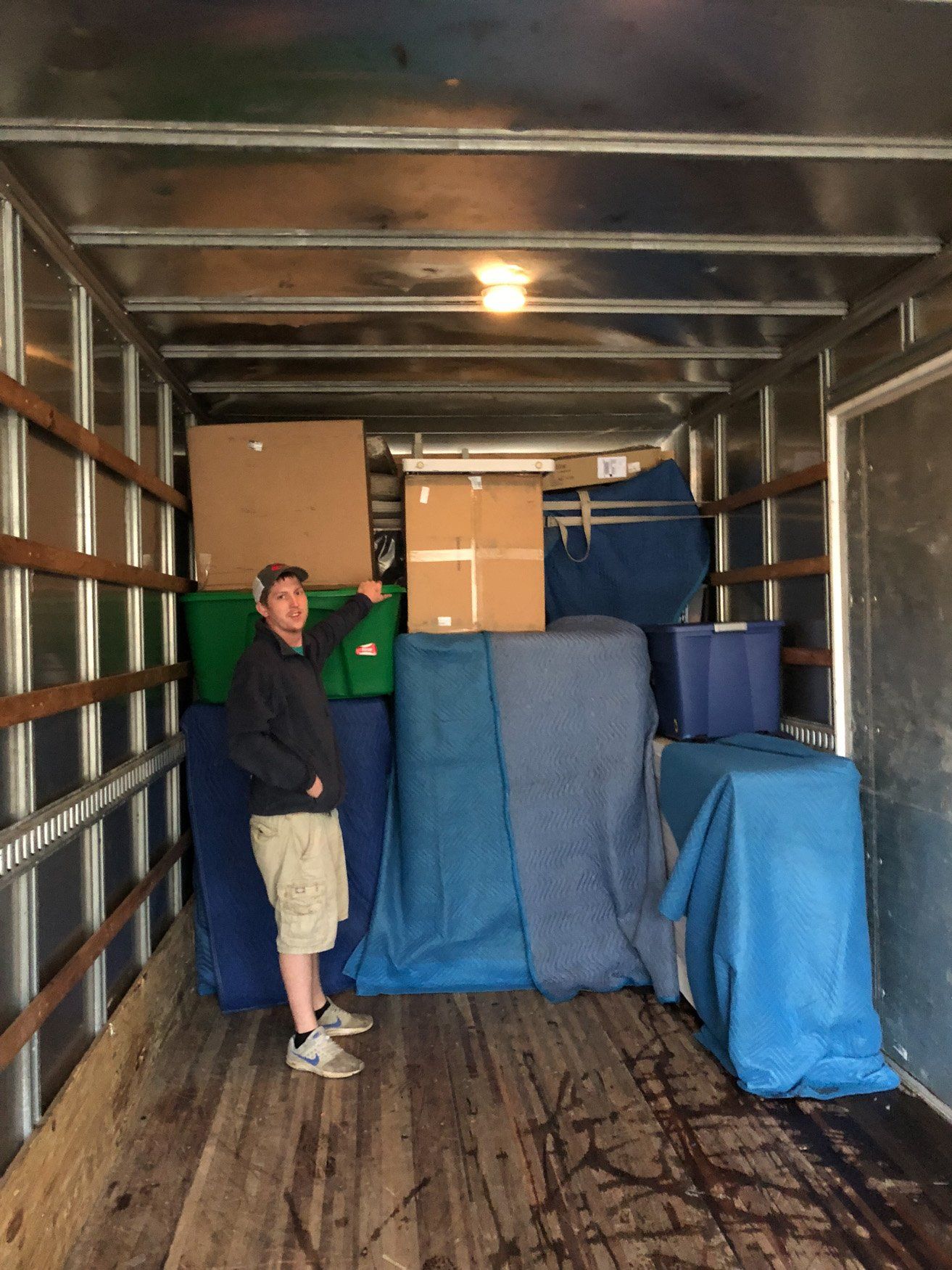 jr brown employees unloading truck