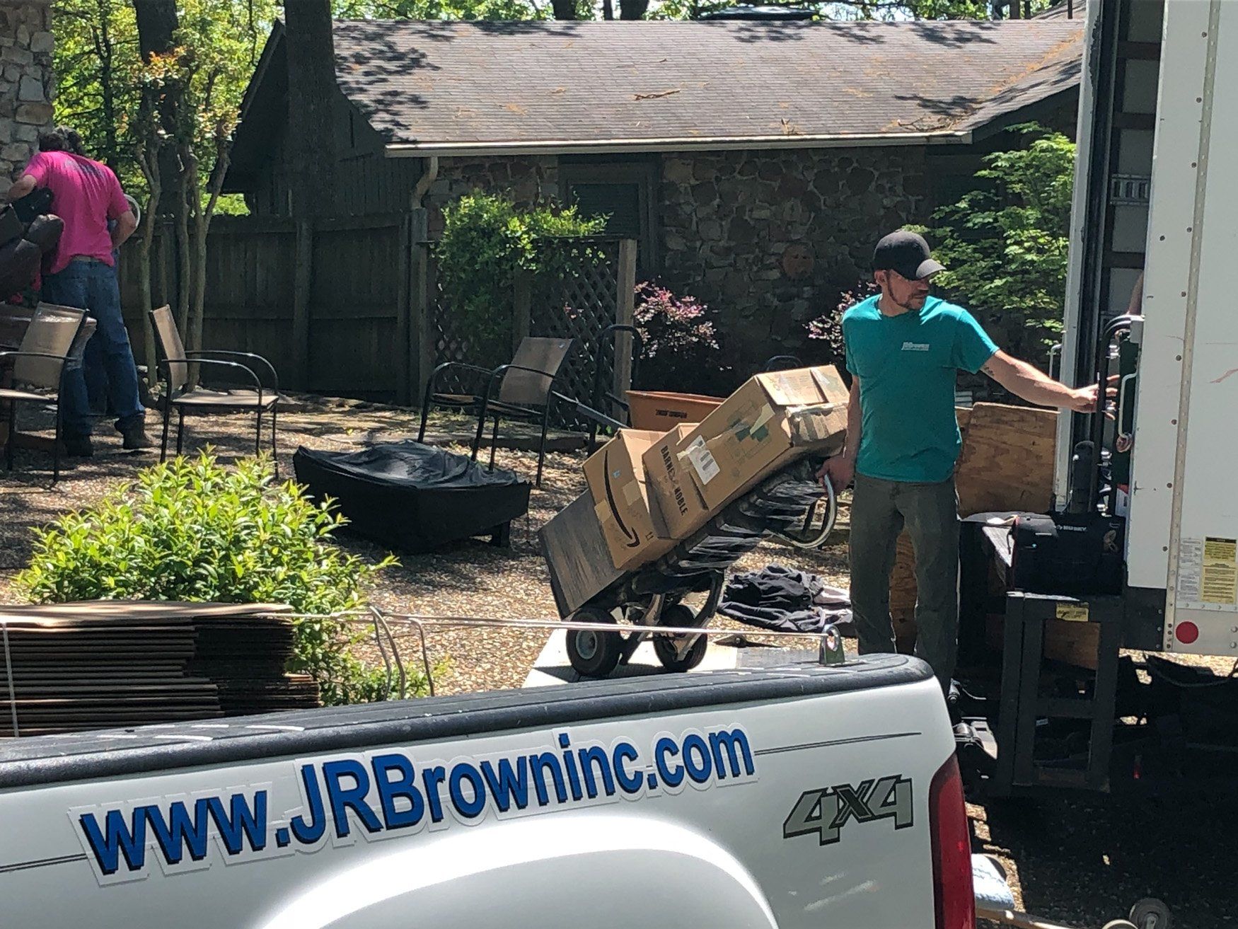 jr brown employees unloading truck for residential move