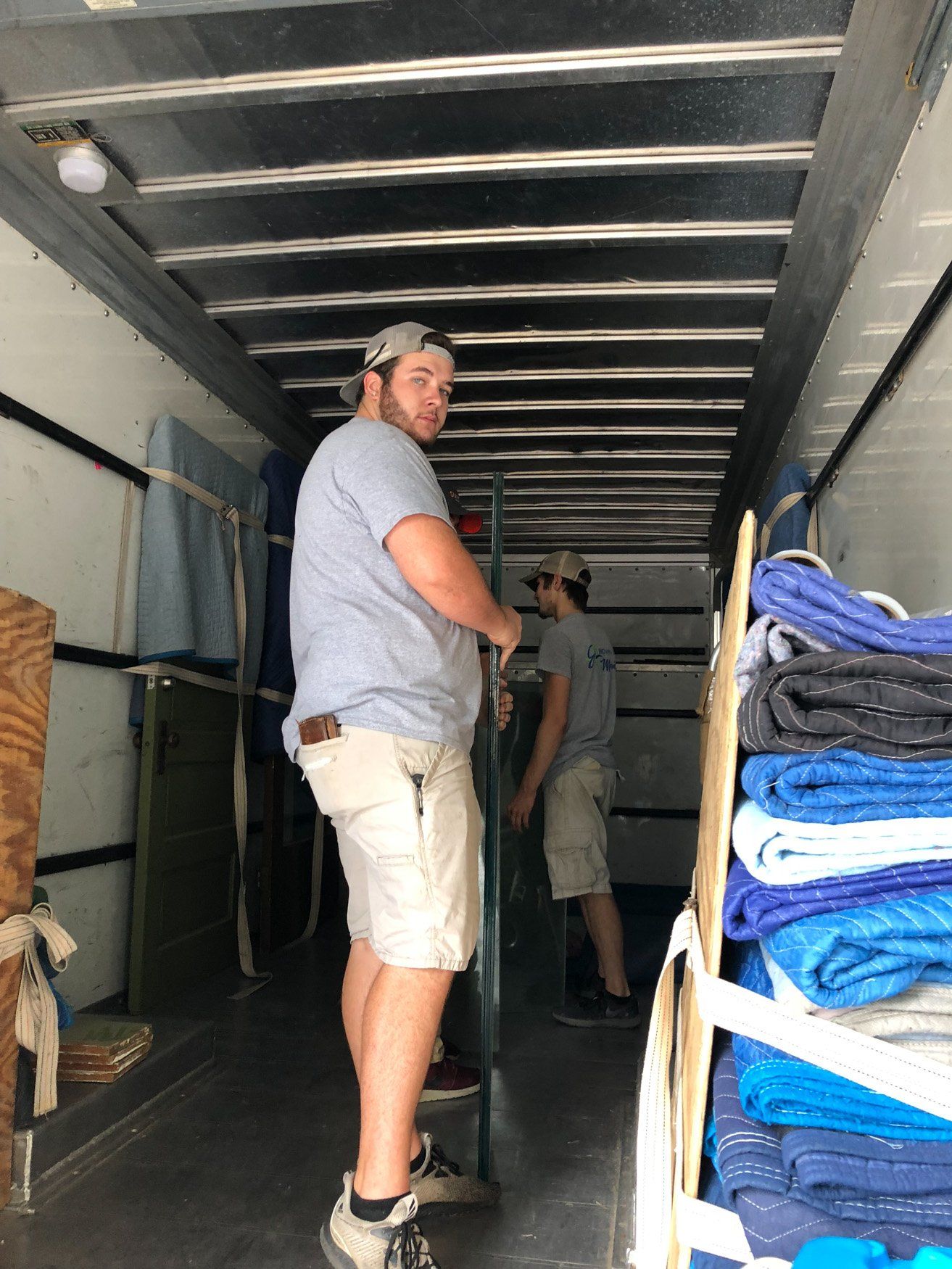 jr brown employees unloading truck