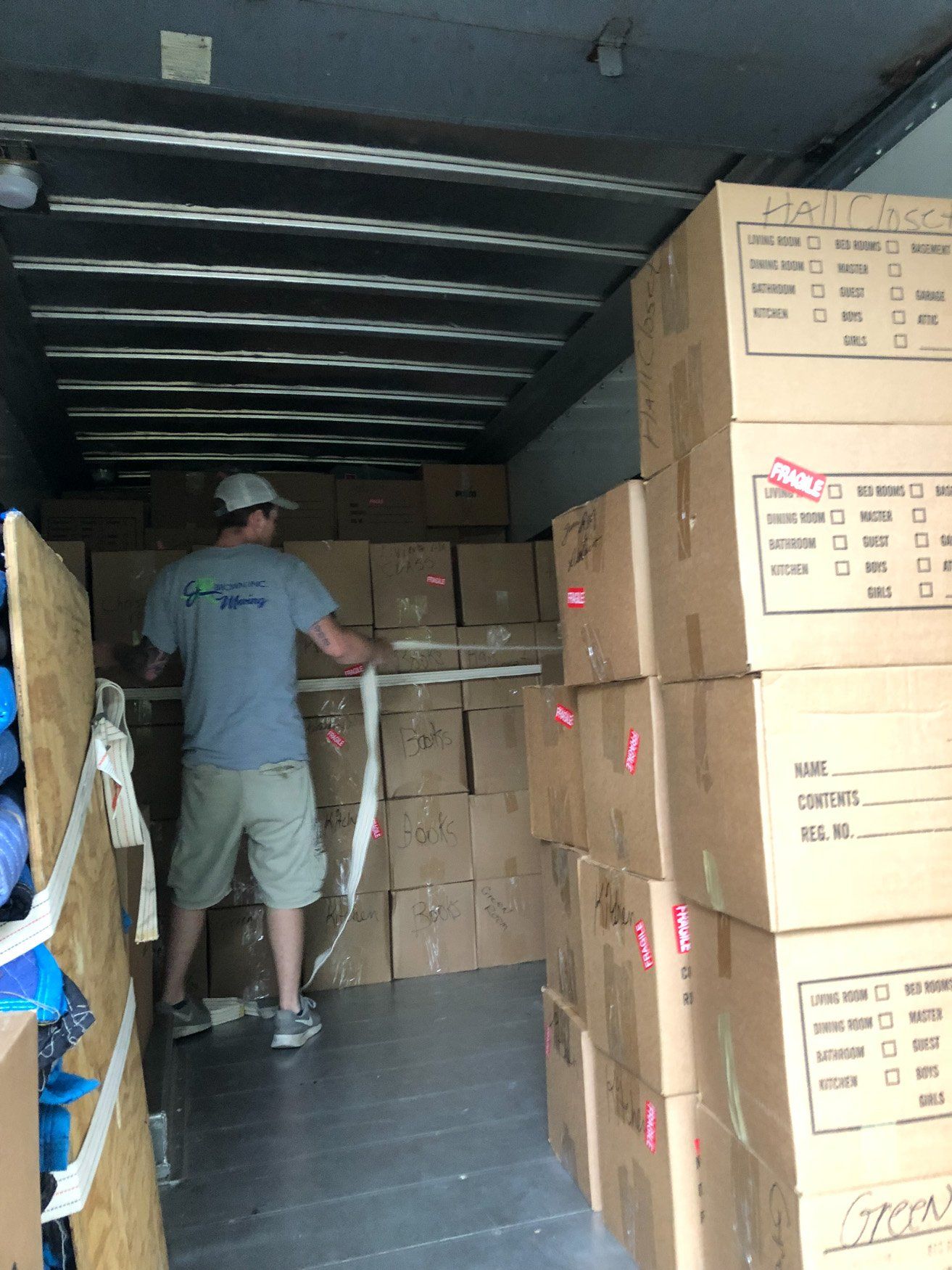 jr brown employees unloading truck