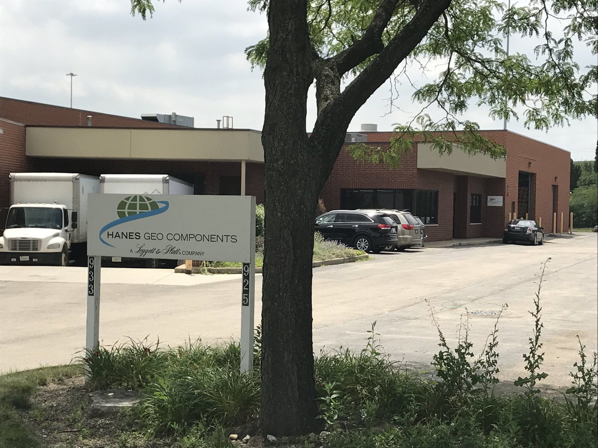 A sign in front of a building that says ' united lubricants ' on it