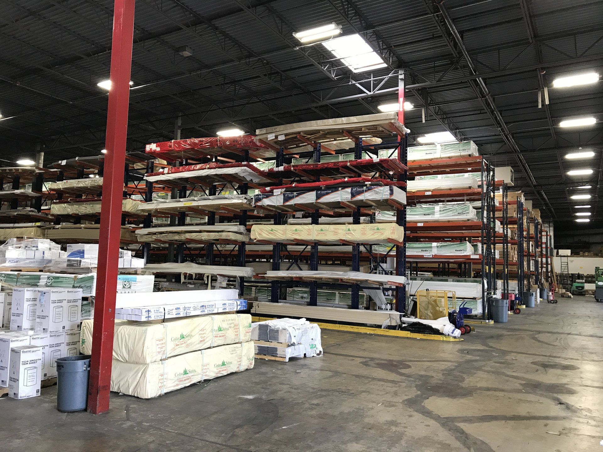 A large warehouse filled with lots of shelves and boxes.
