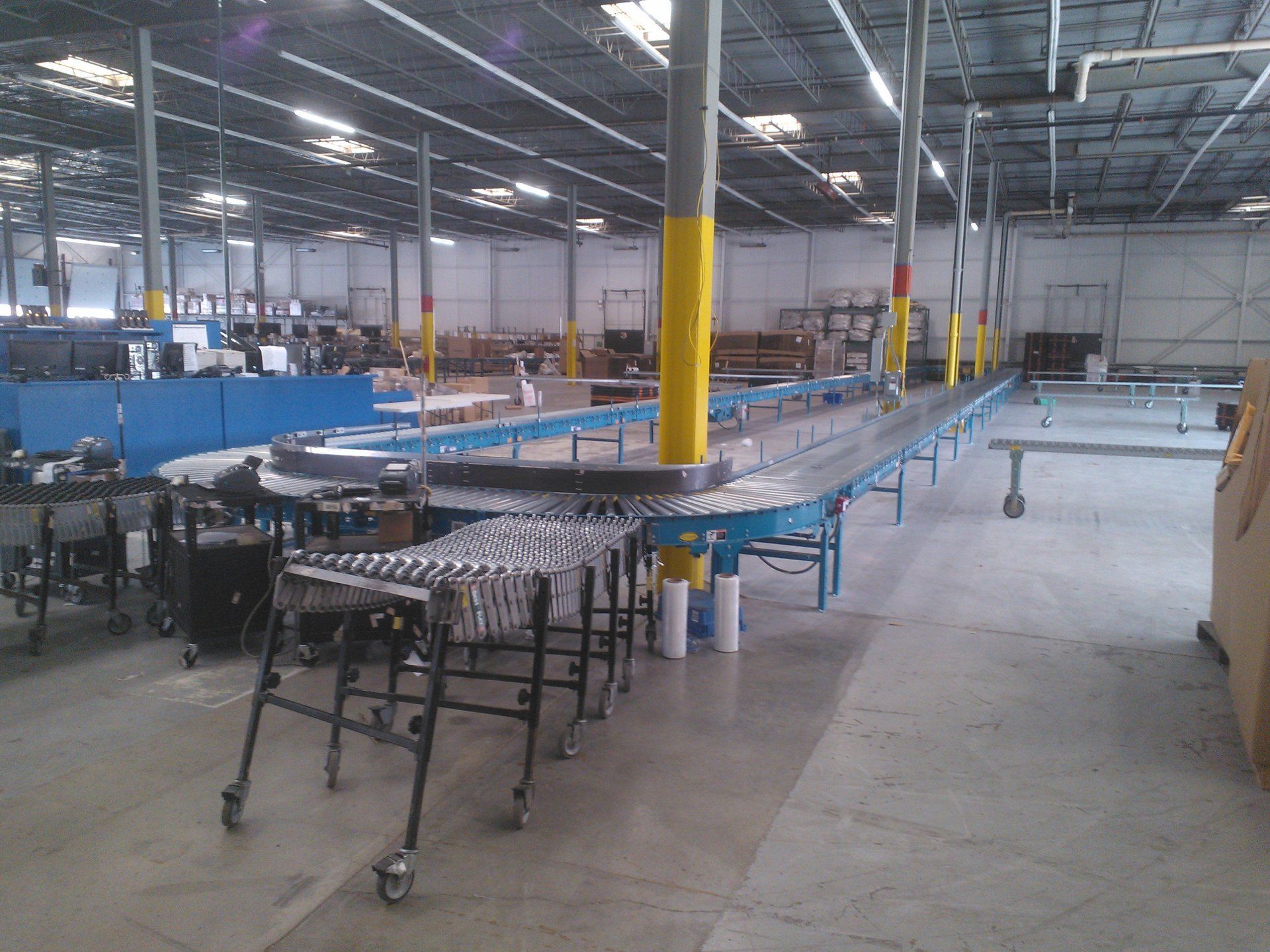 A large warehouse with a conveyor belt going through it