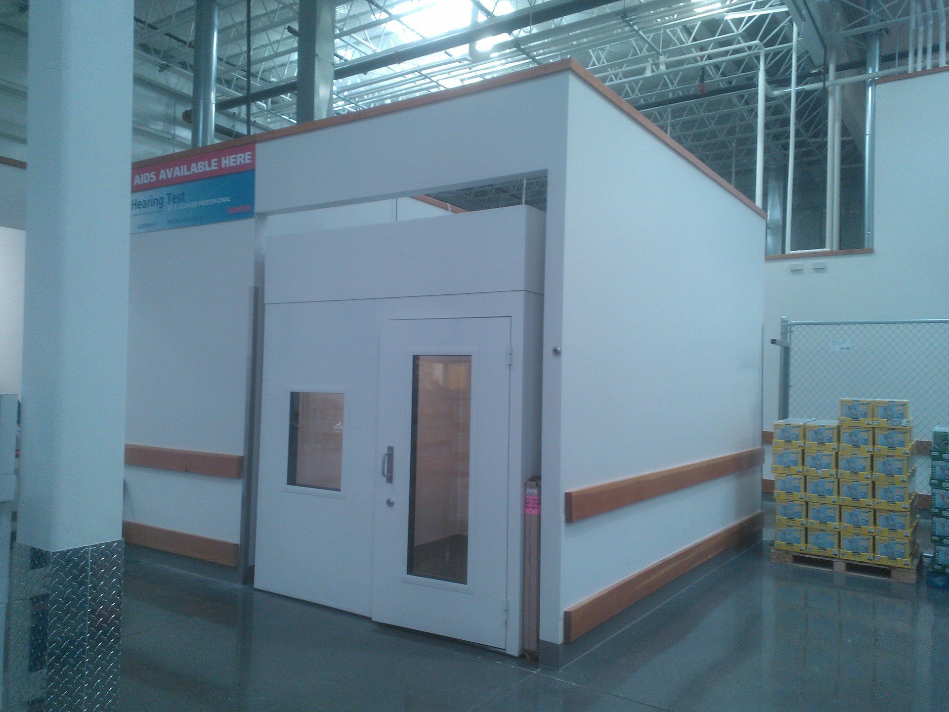 A room with a door and a sign that says ' ambulance room ' on it