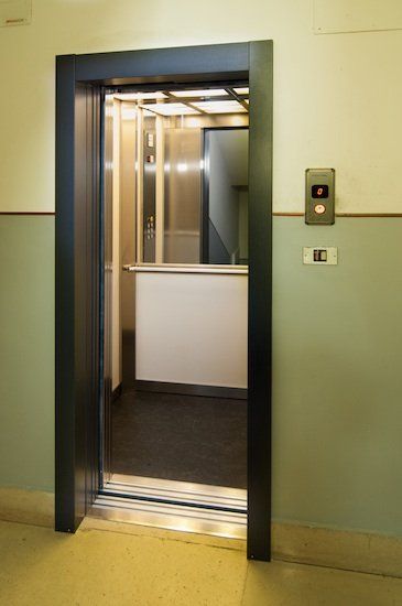 Ascensore in un edificio