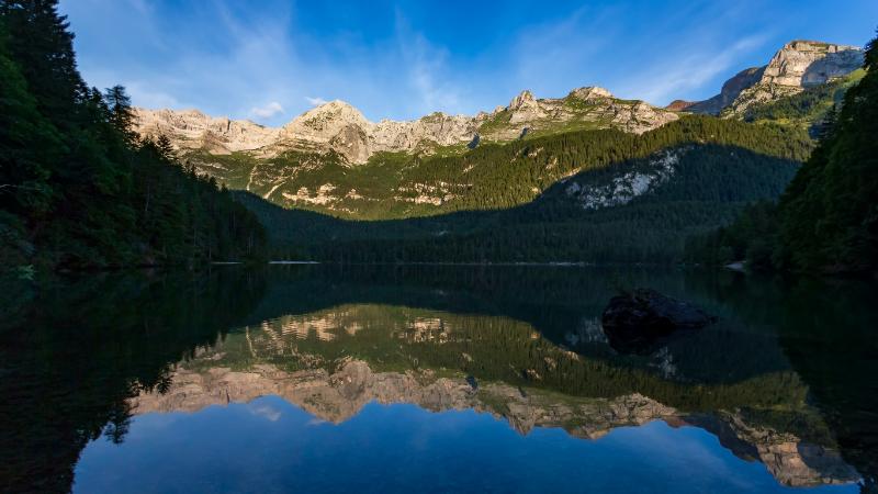 lago e montagne
