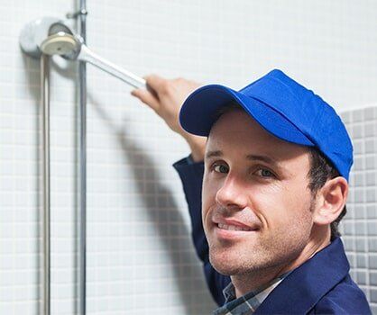 plumber repairing shower head - plumbing services in San Tan Valley plumber repairing shower head - plumbing services in San Tan Valley