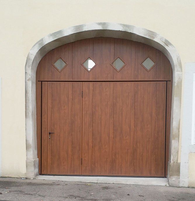 Porte de garage finition Bois réalisation Trihome