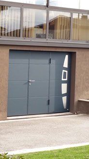 Porte de garage 3 ventaux avec accès piéton réalisation Trihome