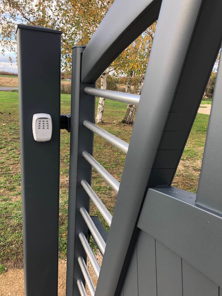 Porte de garage réalisation Trihome