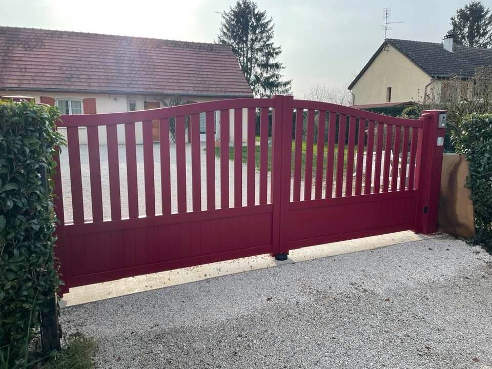 Portail motorisation DEA Geko installé par TRIHOME Menuiseries à Damerey