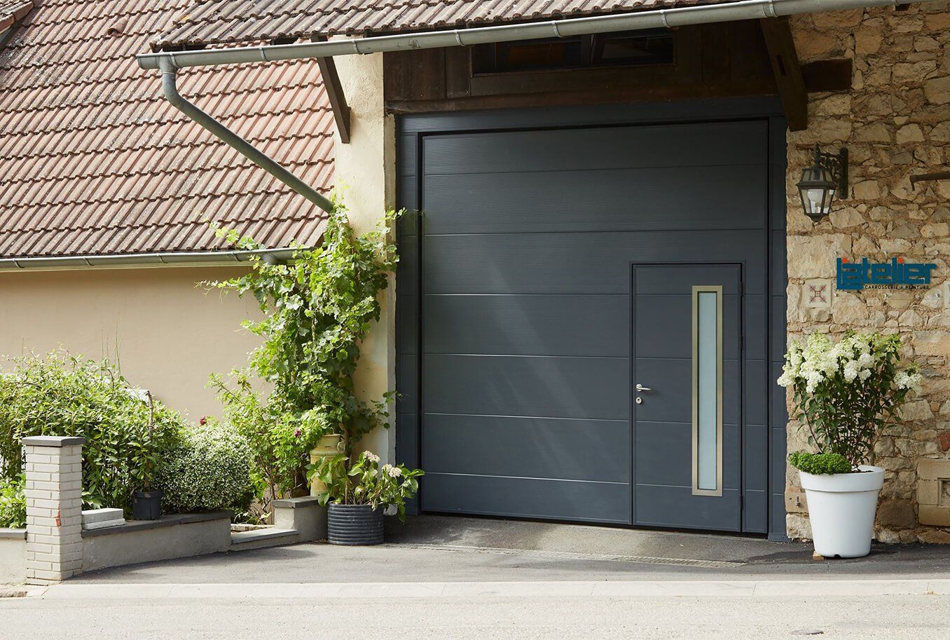 porte de garage basculante grande  largeur