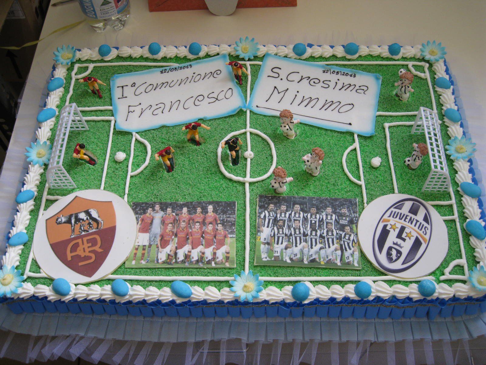 torta a forma di campo di calcio per bambino