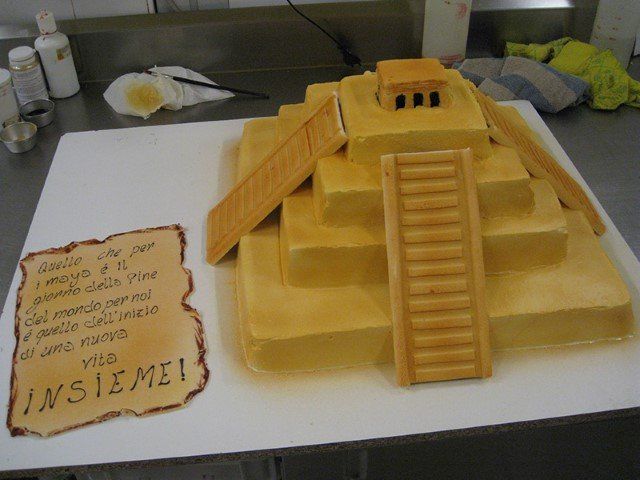 torta a forma di ziqqurat