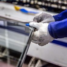 glazier producing double glazed glass