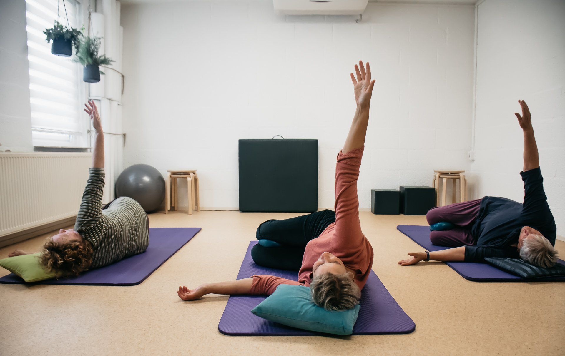De Feldenkrais methode die we volgen, is een motorisch leerproces dat zowel individueel als in een groep vorm krijgt. Deze methode wordt ook wel 'mindfulness in beweging’ genoemd.