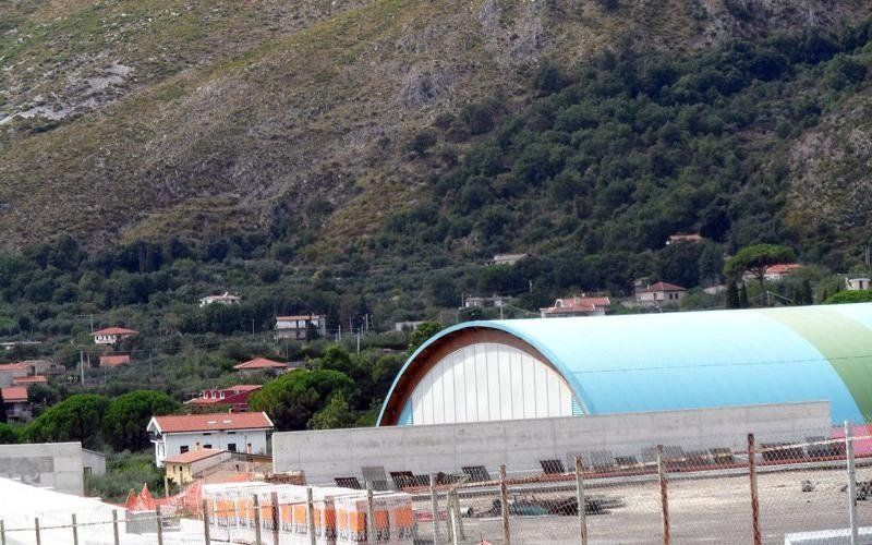 palazzetto con copertura in legno