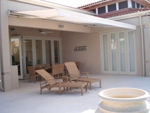 Tenda da sole bianca