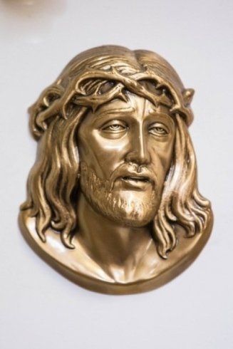 bronze statue of Christ