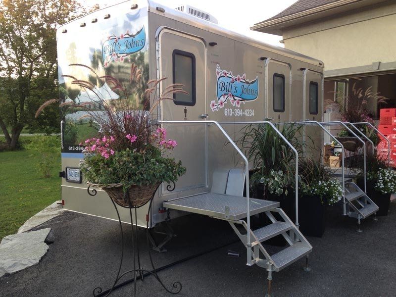 A trailer with the word bird on it