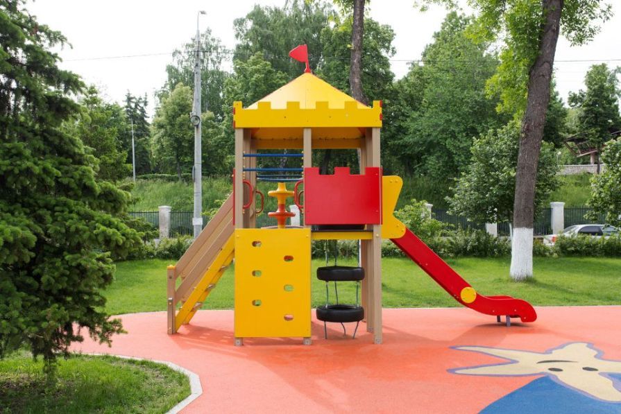 Parco giochi in legno