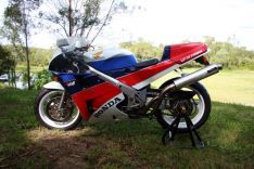 Honda RC30 4-2-1