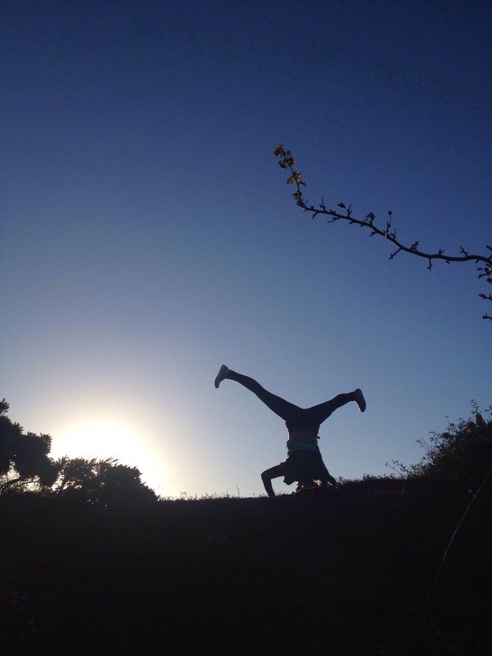 Headstand Kula Yoga at the beach