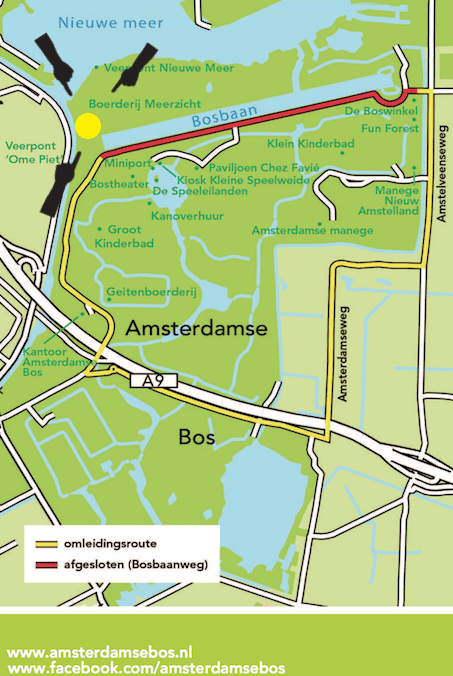 Plattegrond van het Amsterdamse Bos met gemarkeerde wandel- en fietsroutes.