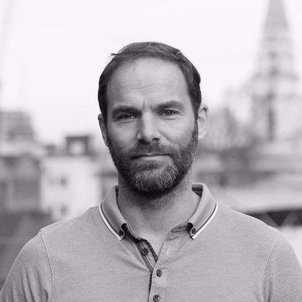 Scott Potter, black & white Headshot. Experienced Technologist and Leader and accredited coach.