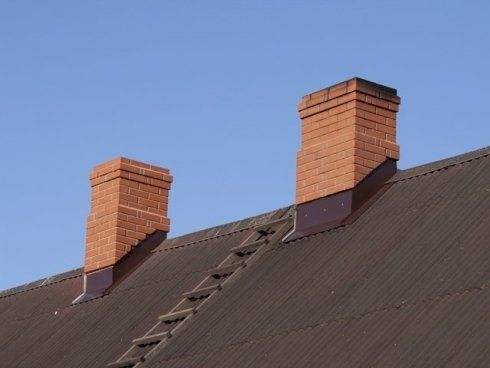 Il personale negli anni ha specializzato il proprio lavoro nella posa di coperture per edifici civili e industriali.