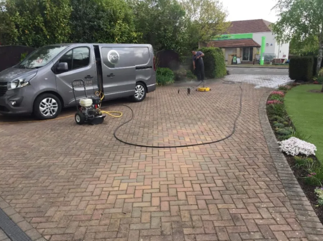 driveway cleaning in Oakwood, Derby