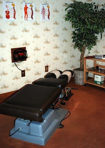 Chiropractic table West Charleston Chiropractic Las Vegas, NV Chiropractic table West Charleston Chiropractic Las Vegas, NV
