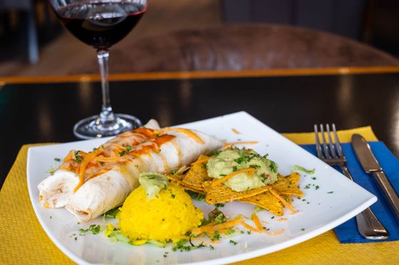 Un plat de quesadillas