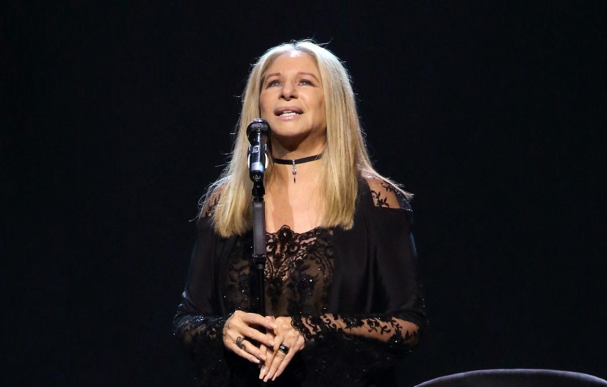 Streisand performs in D.C., 2016. Photo by: Paul Morigi Streisand performs in D.C., 2016. Photo by: Paul Morigi