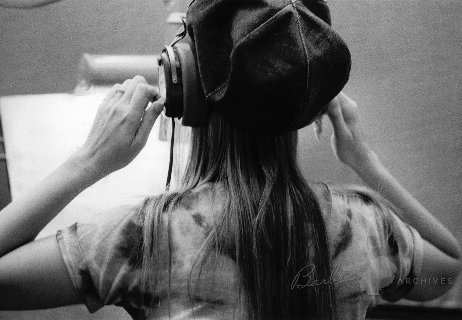 Streisand recording the Barbra Joan Streisand Album.  Photo by: Ed Thrasher